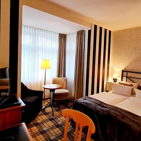 Hotel Schieferhof - Glaslust ノイウハウス・アム・レンヴェーク エクステリア 写真