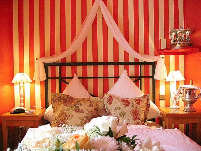 Hotel Schieferhof - Glaslust ノイウハウス・アム・レンヴェーク エクステリア 写真