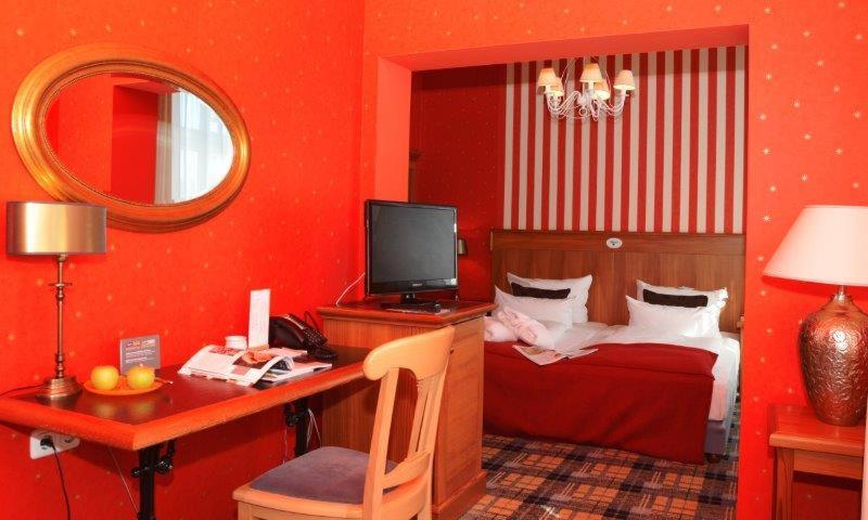 Hotel Schieferhof - Glaslust ノイウハウス・アム・レンヴェーク エクステリア 写真
