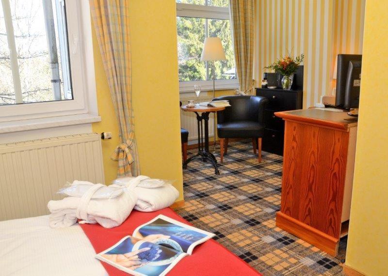 Hotel Schieferhof - Glaslust ノイウハウス・アム・レンヴェーク エクステリア 写真