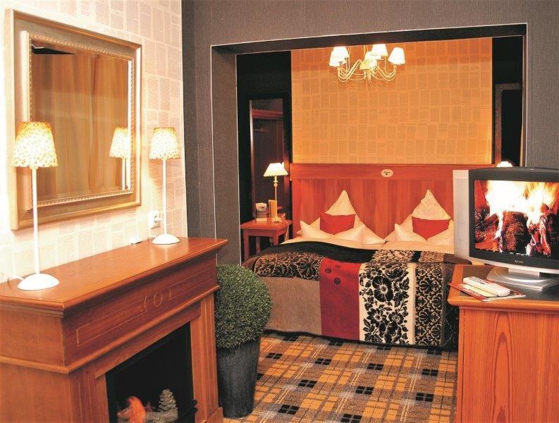 Hotel Schieferhof - Glaslust ノイウハウス・アム・レンヴェーク エクステリア 写真