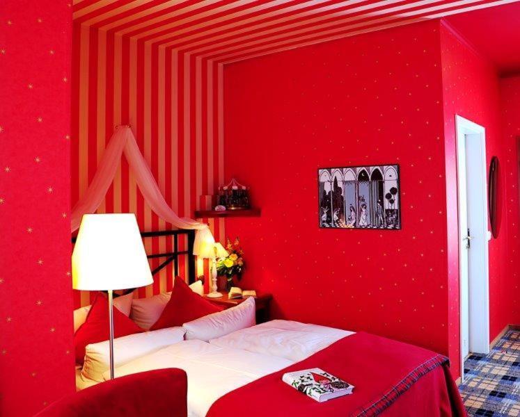 Hotel Schieferhof - Glaslust ノイウハウス・アム・レンヴェーク エクステリア 写真