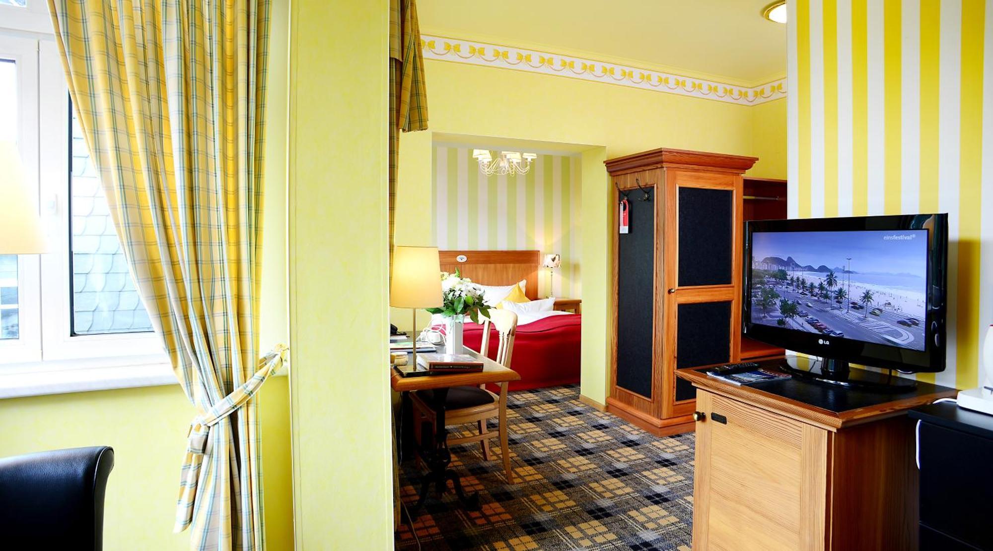 Hotel Schieferhof - Glaslust ノイウハウス・アム・レンヴェーク エクステリア 写真