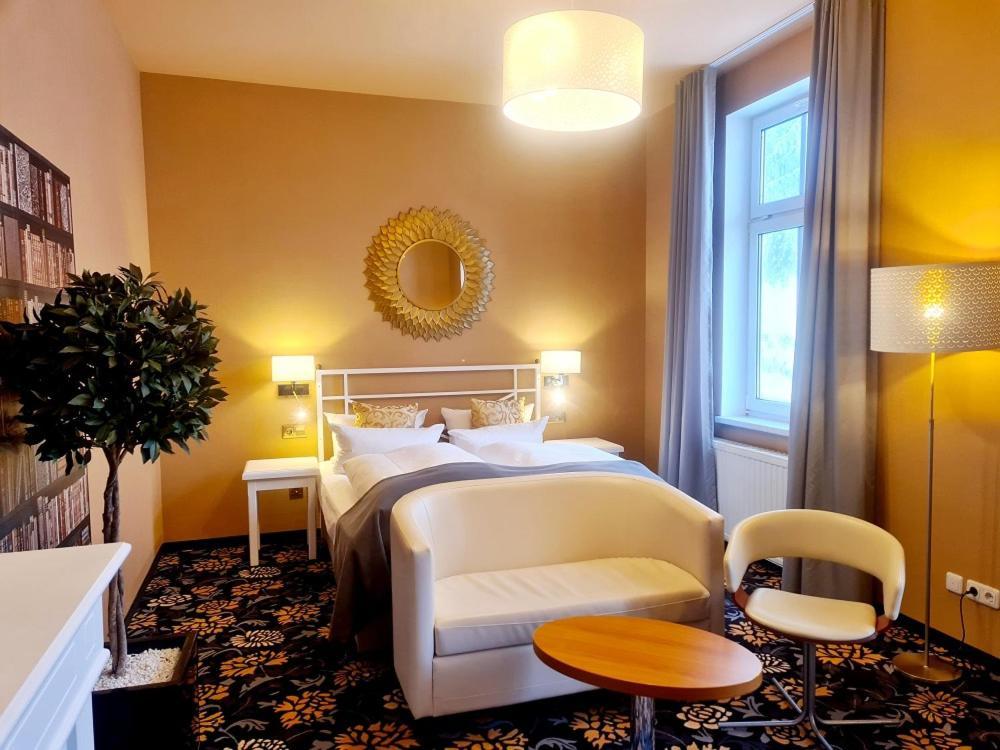 Hotel Schieferhof - Glaslust ノイウハウス・アム・レンヴェーク エクステリア 写真