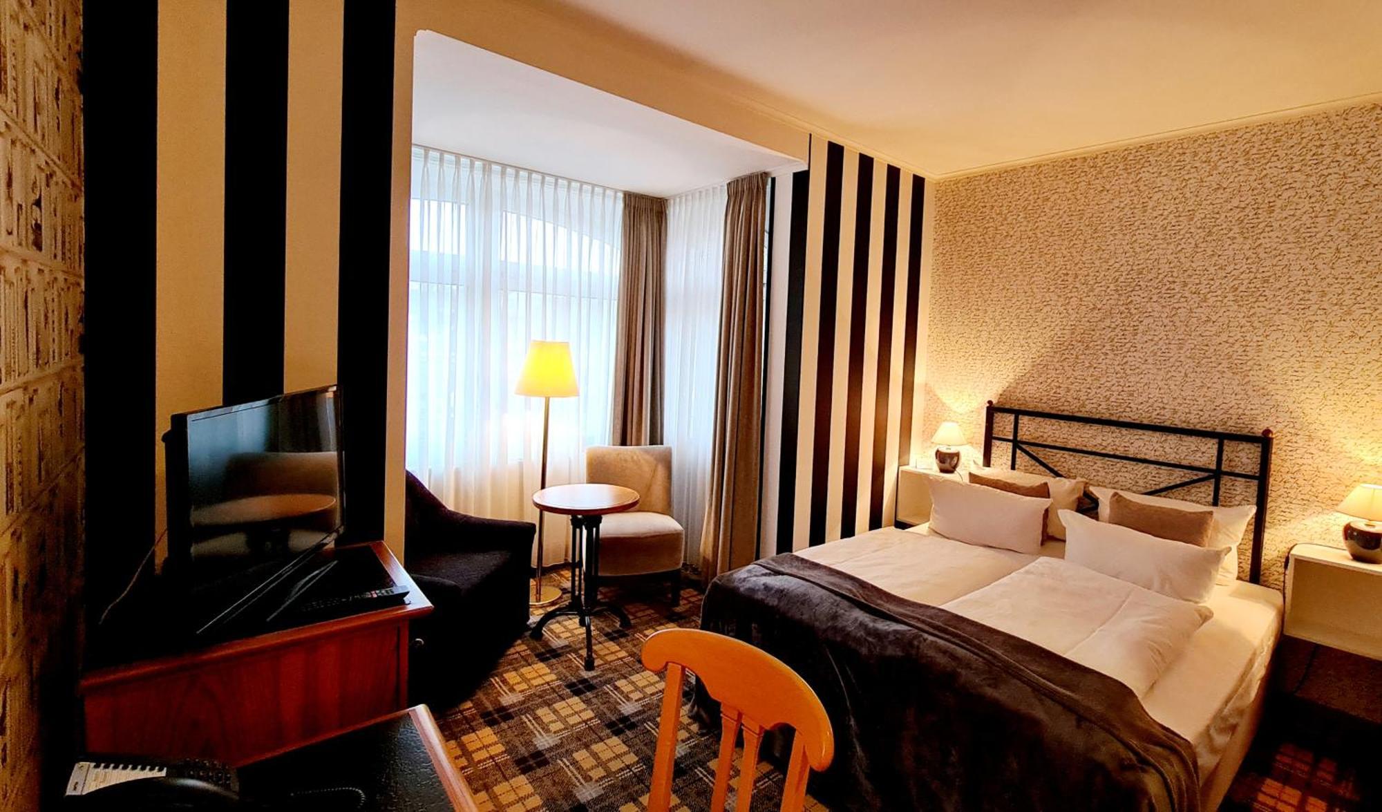 Hotel Schieferhof - Glaslust ノイウハウス・アム・レンヴェーク エクステリア 写真