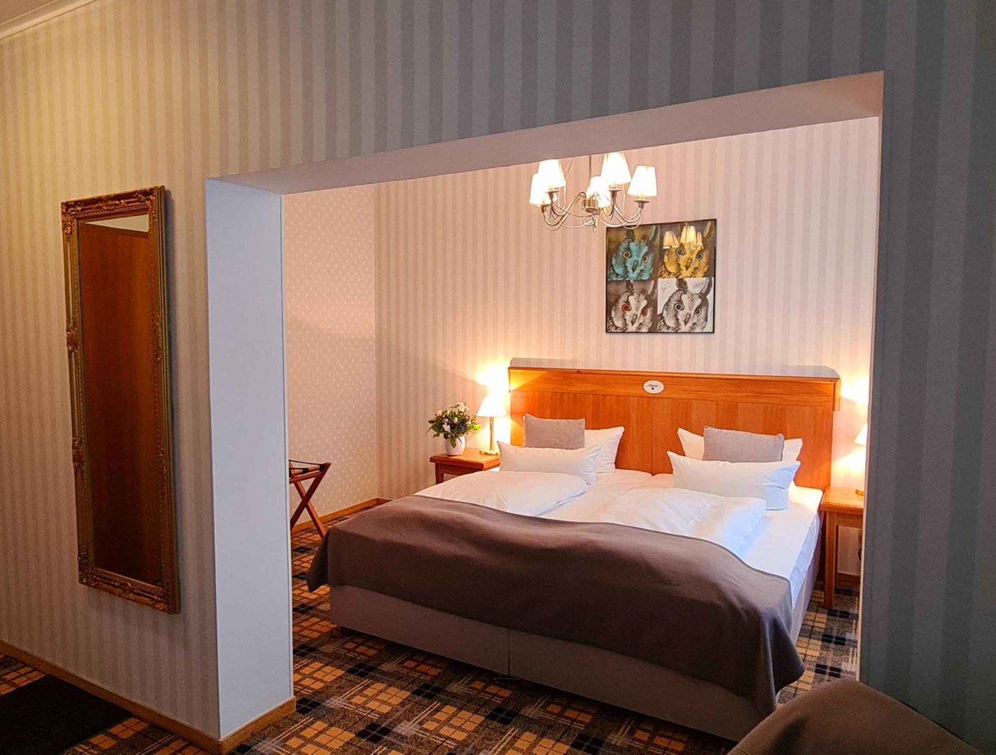 Hotel Schieferhof - Glaslust ノイウハウス・アム・レンヴェーク エクステリア 写真