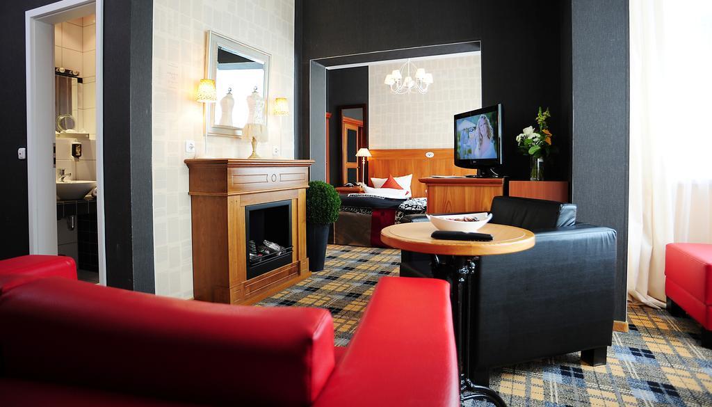 Hotel Schieferhof - Glaslust ノイウハウス・アム・レンヴェーク エクステリア 写真