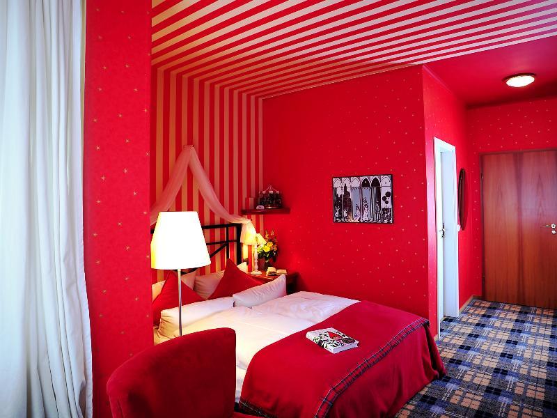Hotel Schieferhof - Glaslust ノイウハウス・アム・レンヴェーク エクステリア 写真