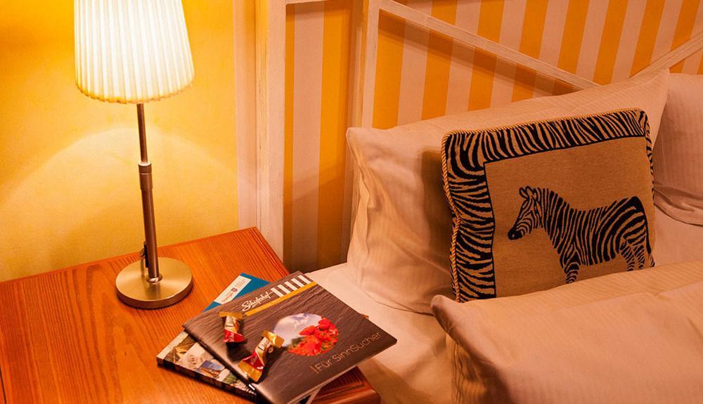 Hotel Schieferhof - Glaslust ノイウハウス・アム・レンヴェーク エクステリア 写真