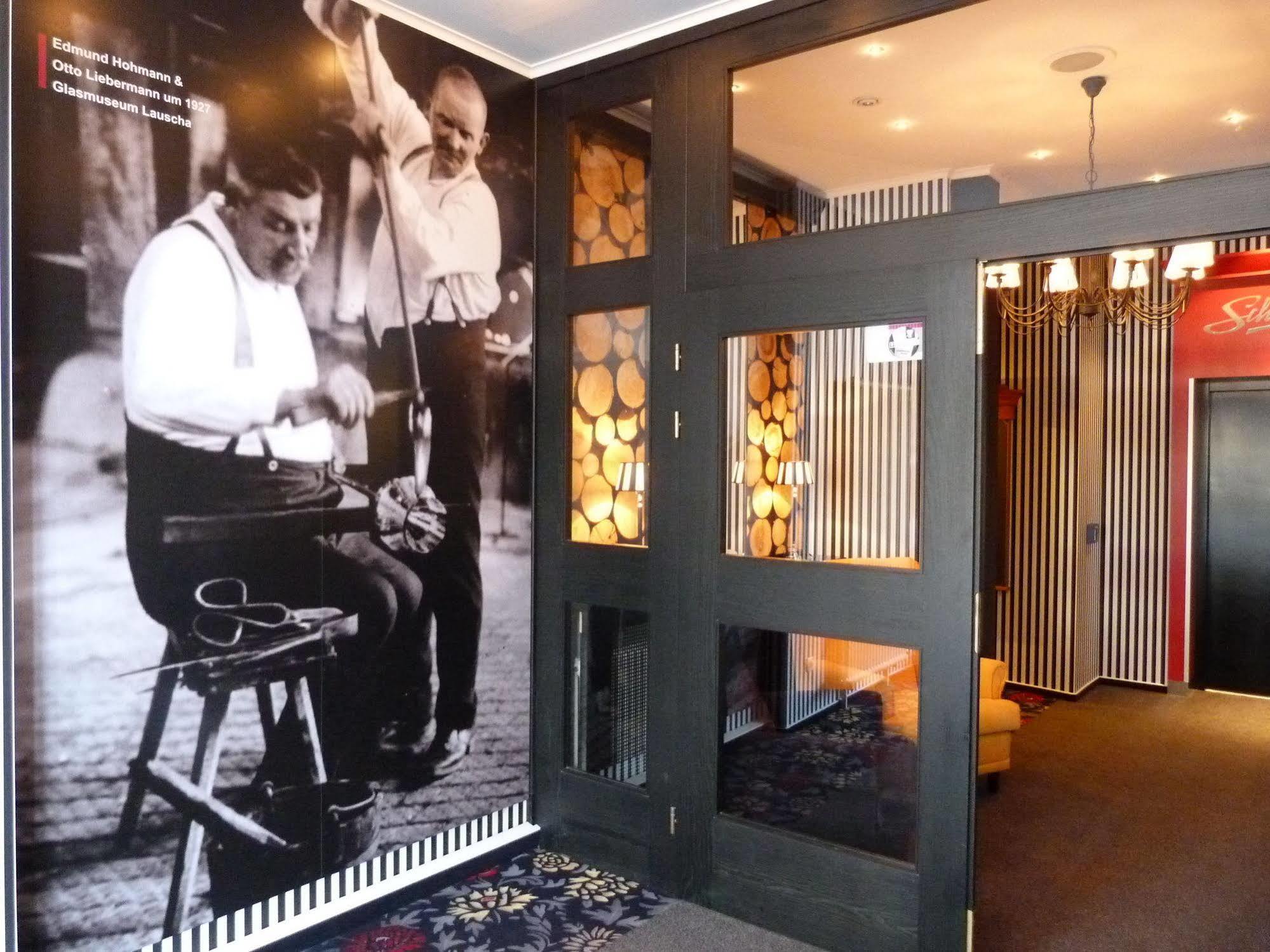 Hotel Schieferhof - Glaslust ノイウハウス・アム・レンヴェーク エクステリア 写真