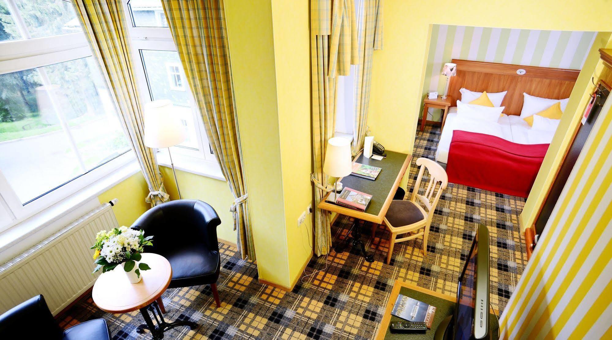 Hotel Schieferhof - Glaslust ノイウハウス・アム・レンヴェーク エクステリア 写真