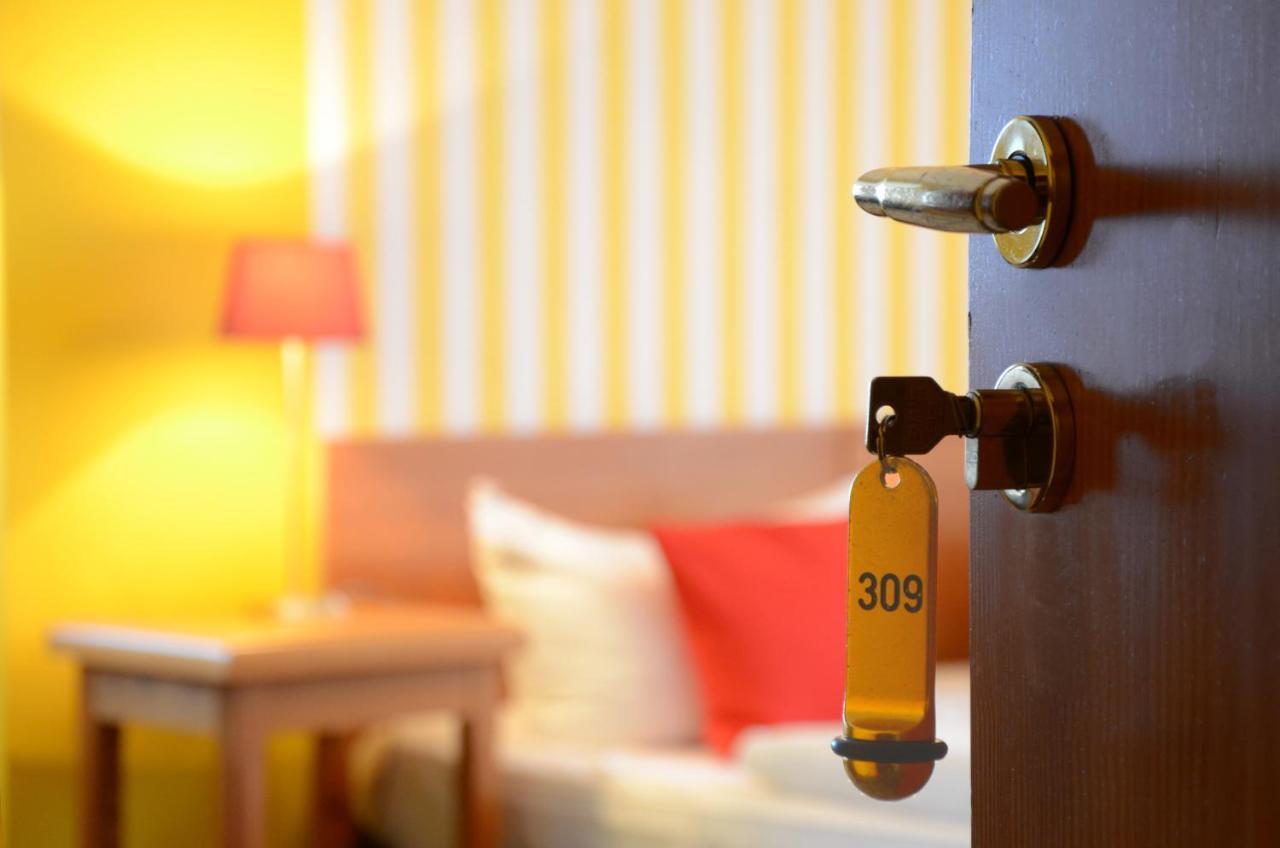 Hotel Schieferhof - Glaslust ノイウハウス・アム・レンヴェーク エクステリア 写真