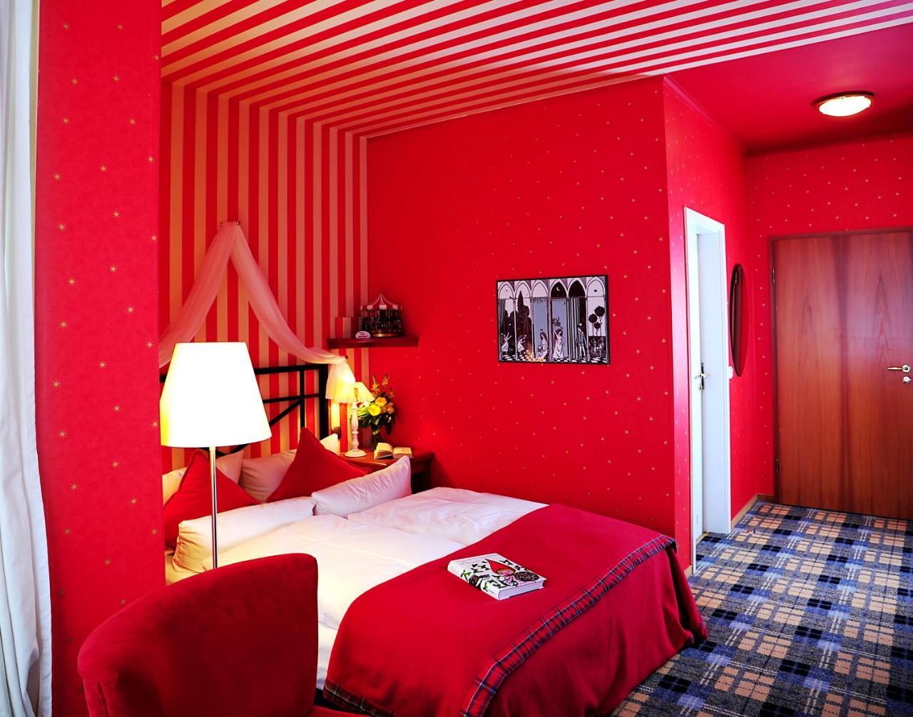 Hotel Schieferhof - Glaslust ノイウハウス・アム・レンヴェーク エクステリア 写真